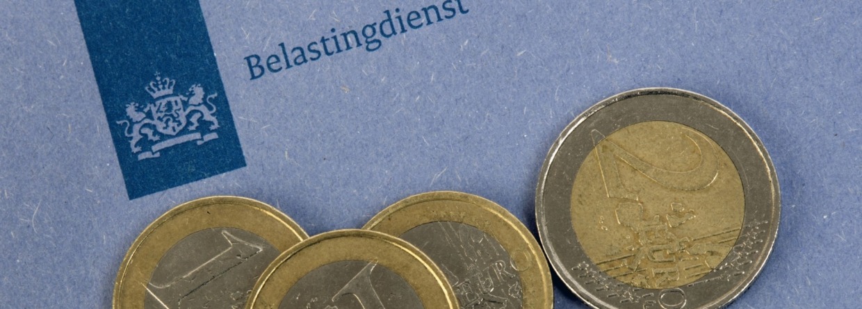 belastingenvelop met geld er op 
